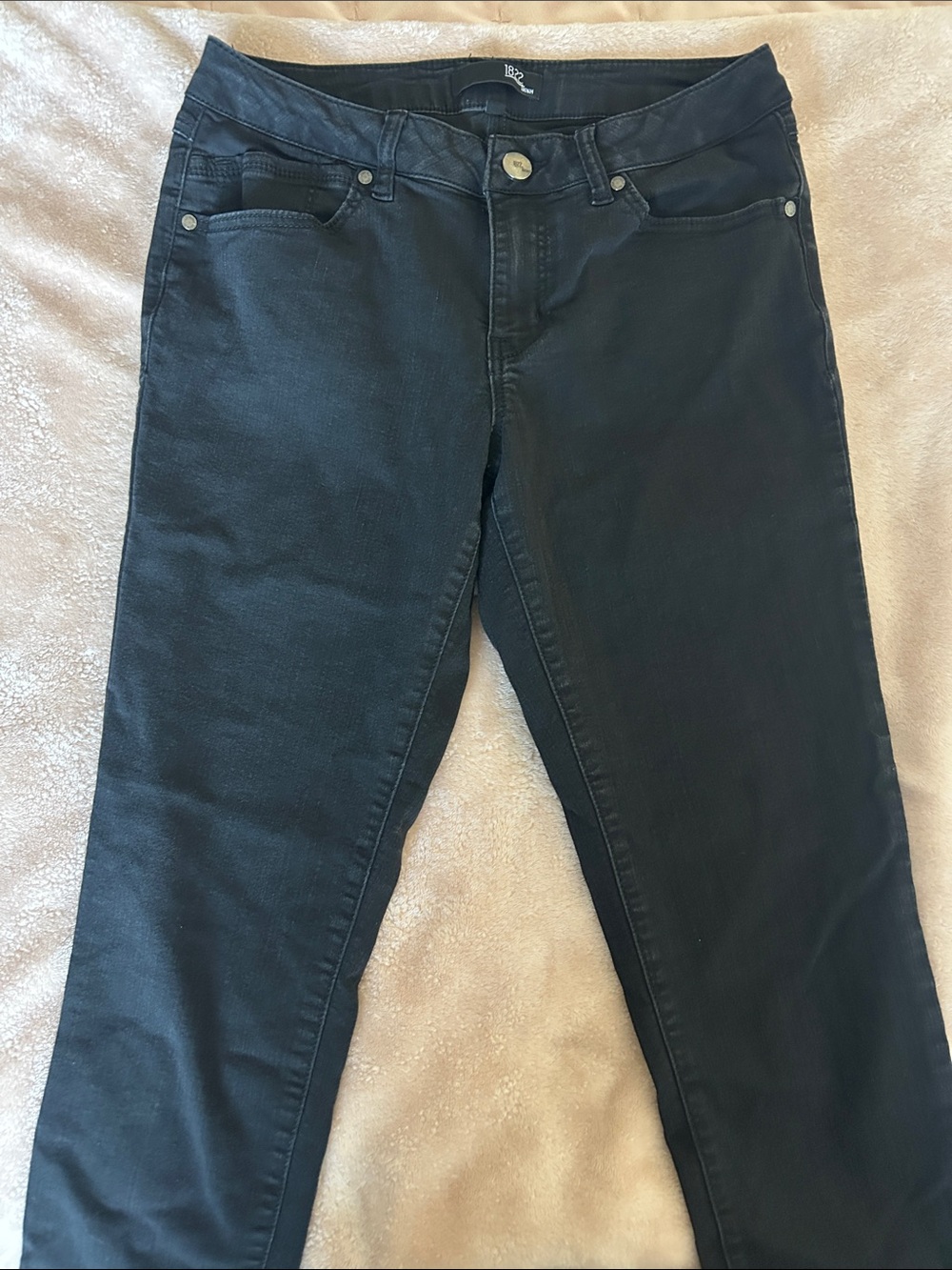1822 Denim Black Women's Skinny Capri Jeans — Stretch Slim Fit